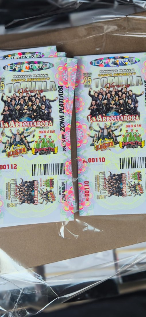 Boletos con holograma de seguridad para el rodeo baile de La Arrolladora en Totutla, Veracruz