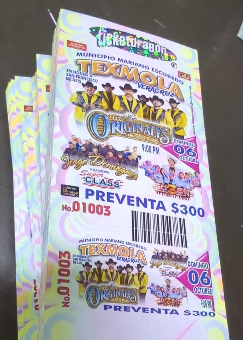 Pila de boletos con sello holográfico de seguridad, preventa y folio consecutivo para un evento en Texmola, Veracruz