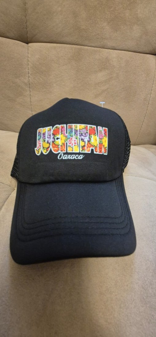 Gorra trucker negra personalizada con impresión DTF Juchitán Oaxaca